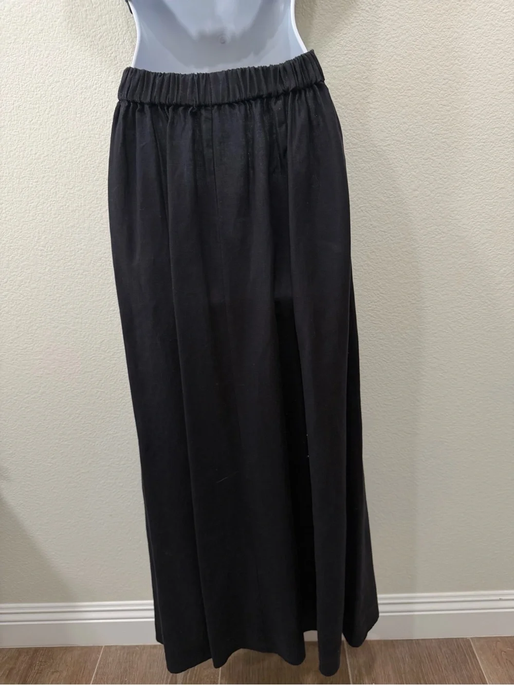 REFORMATION- Black Two-Piece Skirt & Crop Top Set/ linen fabric